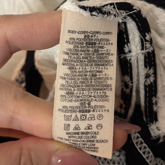 Elegant Black and White Women's Top - Picture 7 of 8